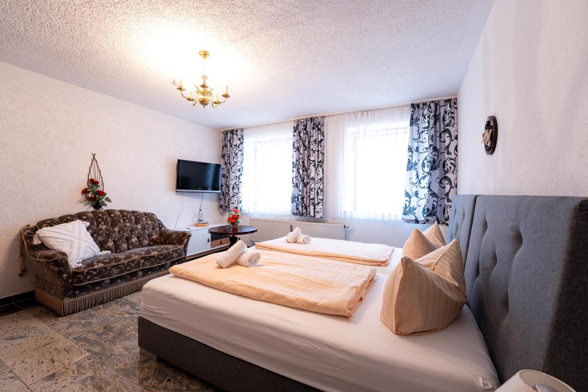 Pension Krone Фрайберг Экстерьер фото