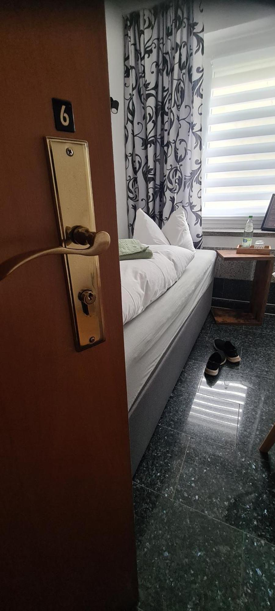 Pension Krone Фрайберг Экстерьер фото